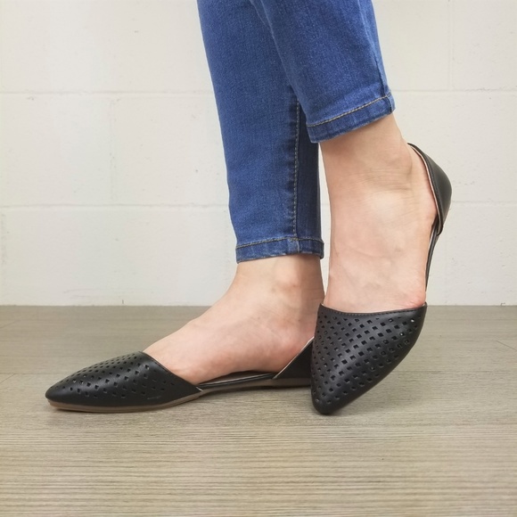 Perforated Pointy Toe Black Flats - Picture 5 of 7
